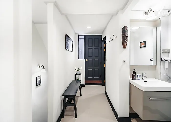 Holiday home Hidden Oasis House In Chinatown Self Check-in